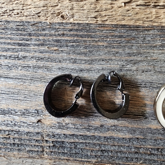 Set of 2 Fashion Clip On Earrings - Picture 4 of 7